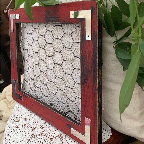 “PRINZ” Distressed Solid Wood Frame w/Decorative Wire - Picture 3 of 6